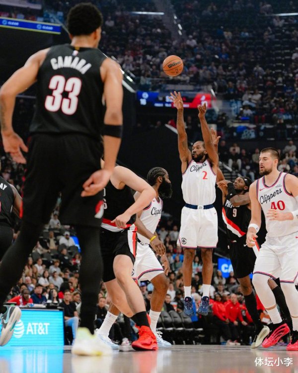 维度配资 拒绝爆冷! 三巨头71分打爆开拓者! 快船2连胜, 3大新援渐入佳境